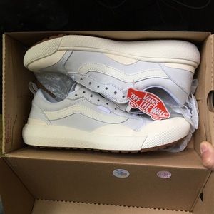 Vans Ultrarange Exo, Men’s 8, white, NWT